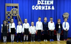 dzieci podczas występu z okazji Dnia Górnika
